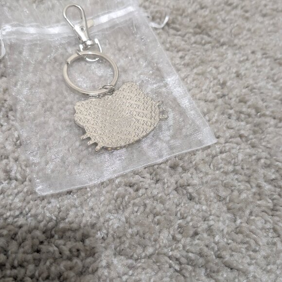 Hello Kitty Keychain - Picture 2 of 3